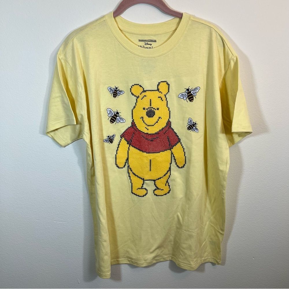✨ Disney Winnie the‎ Pooh Yellow Cross Stitch Bumble Bee Shirt Large
